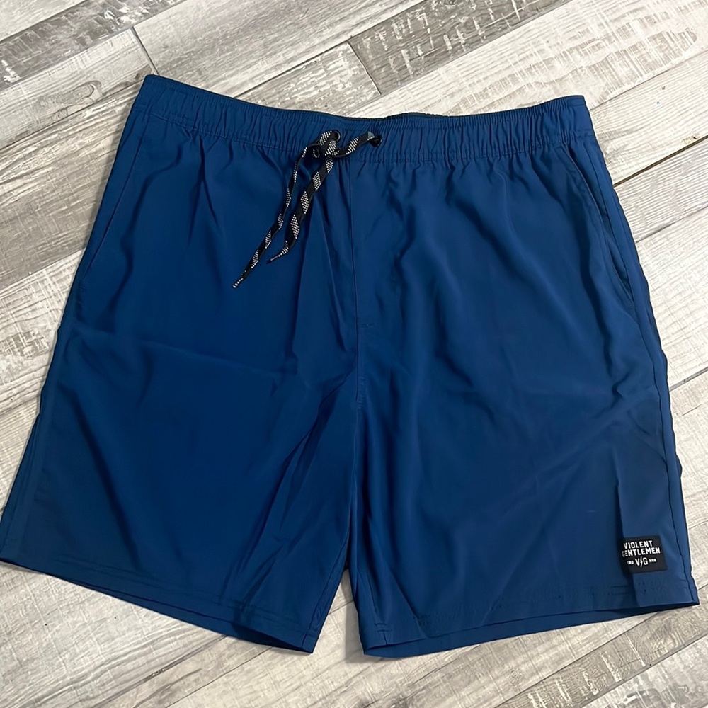 Violent gentlemen walk shorts